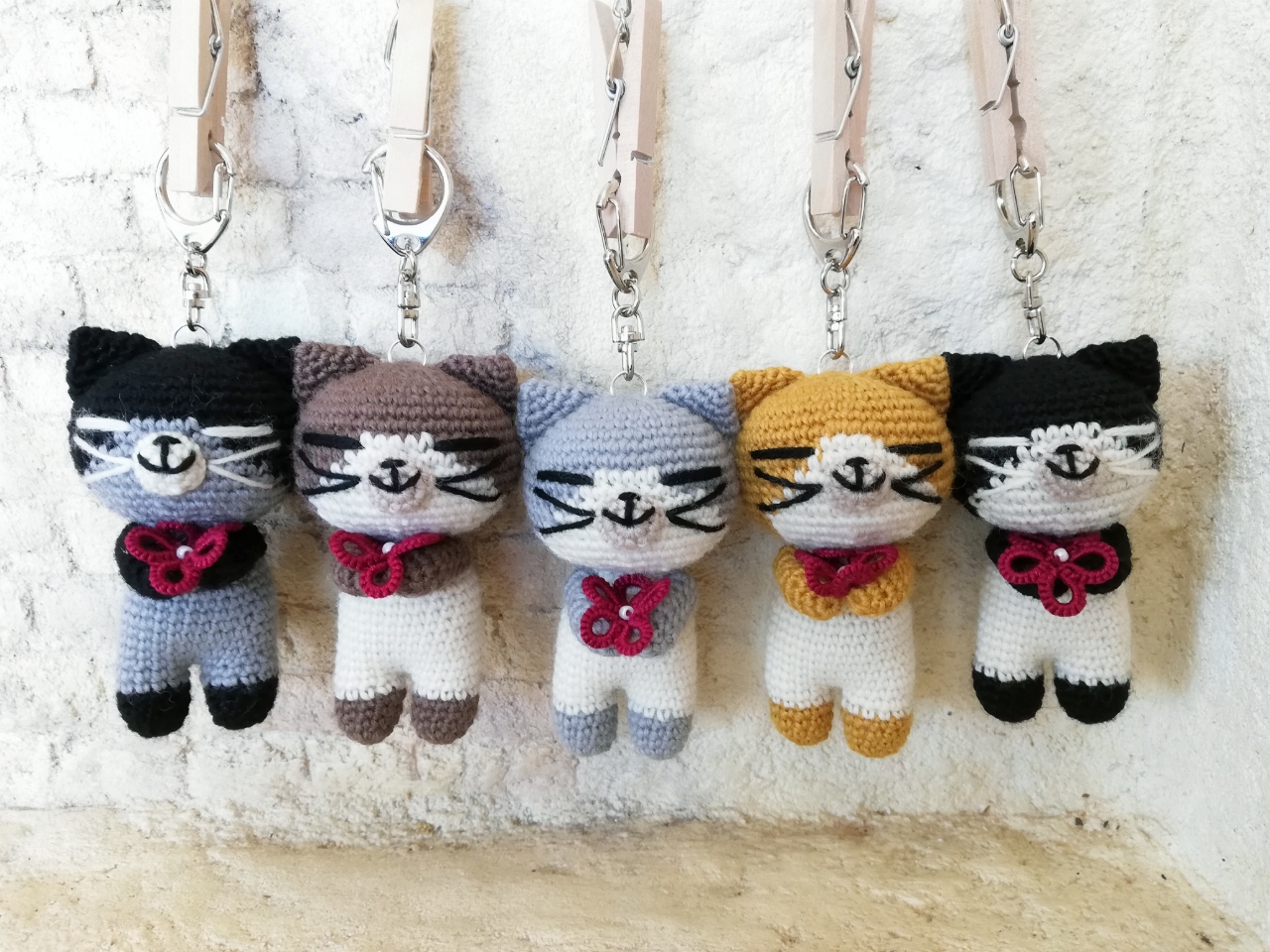 2025激安通販 RUKURUKU/桃の花と親子猫　　蓄光　オルゴナイトキーホルダー ネックレス・ペンダント