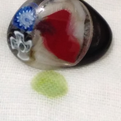 ガラスフュージングブローチ　小花が可愛い 1枚目の画像