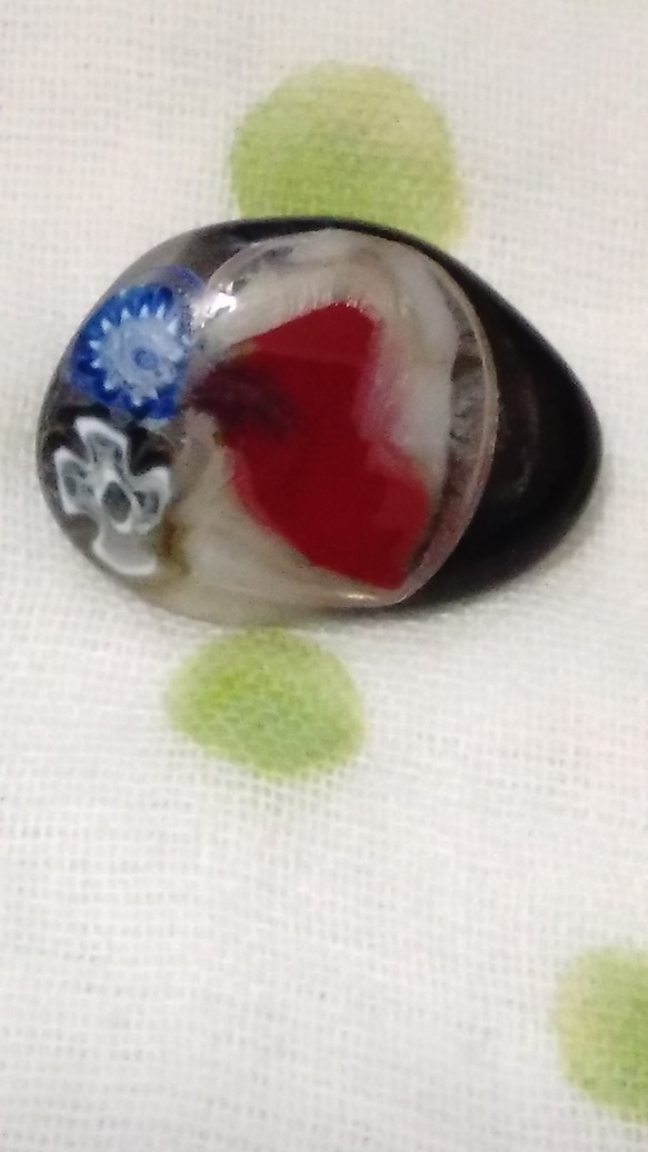 ガラスフュージングブローチ　小花が可愛い 1枚目の画像