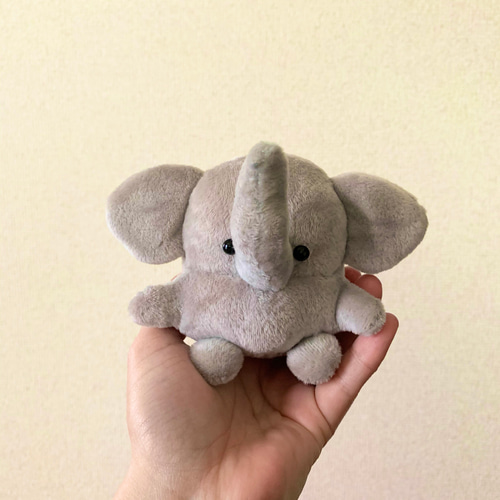 匿名配送メルカリ便】ざいんたぶ プチ子ゾウのぬいぐるみ ぬい活