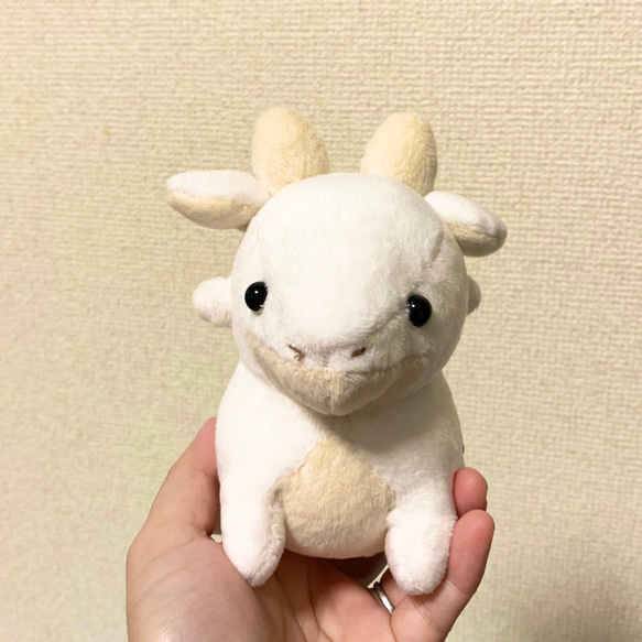 おすわりドラゴンのぬいぐるみ（ホワイト） 5枚目の画像