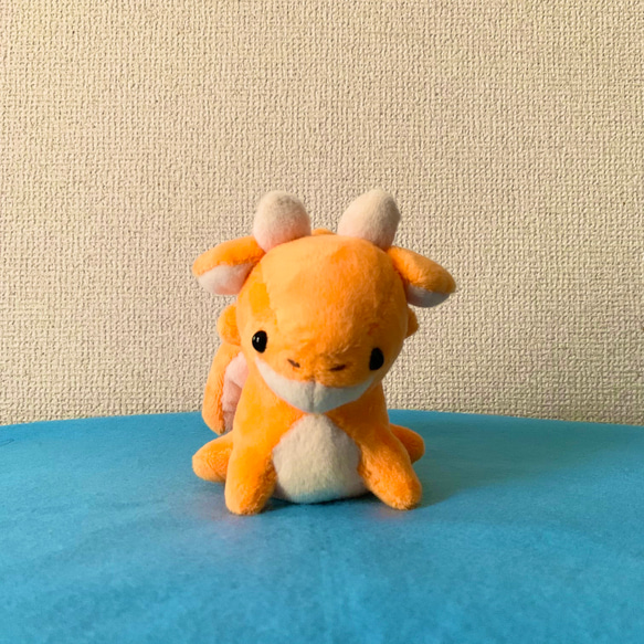 おすわりドラゴンのぬいぐるみ（オレンジ） ぬいぐるみ ざいんたぶ