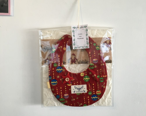 【アウトレット】丸スタイ(和柄 赤) クリスマス風スタイ☆（赤） スタイ・よだれかけ cata 通販