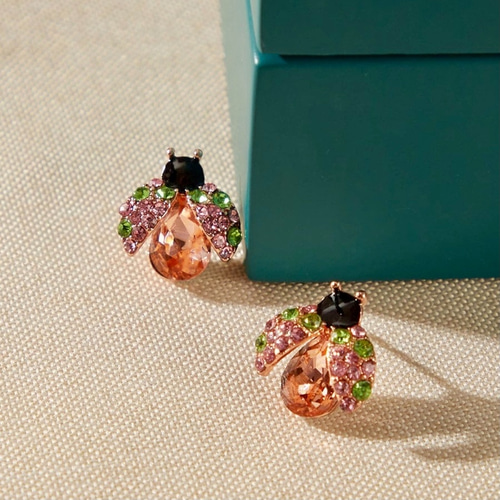 スワロフスキーのてんとう虫ピアス ピアス（スタッド・一粒