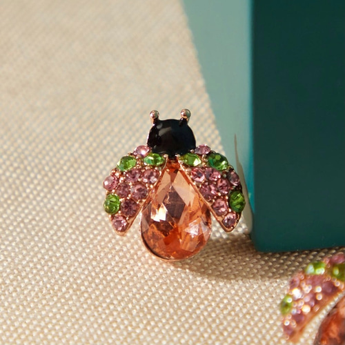 スワロフスキー SWAROVSKI ピアス 2023AW Idyllia スタッド