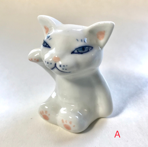 磁器　座り猫(小) 白、茶 2枚目の画像