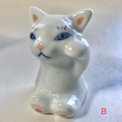 磁器　座り猫(小) 白、茶 3枚目の画像