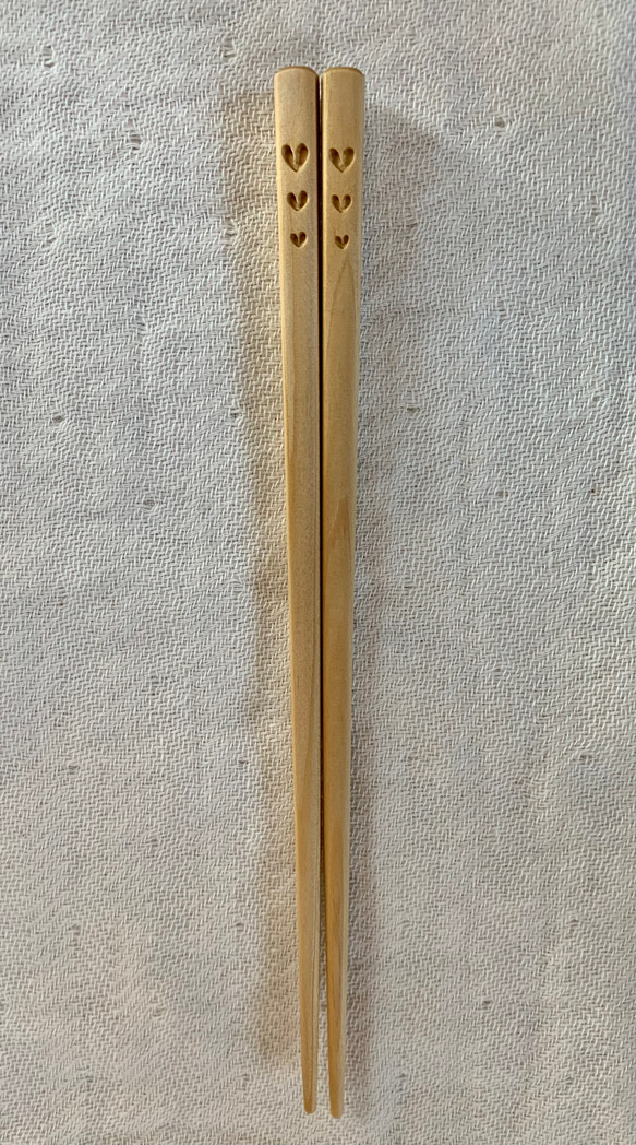 【予約販売】青森ヒバのデザインお箸 3つのハート箸 5枚目の画像