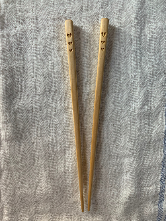 【予約販売】青森ヒバのデザインお箸 3つのハート箸 6枚目の画像