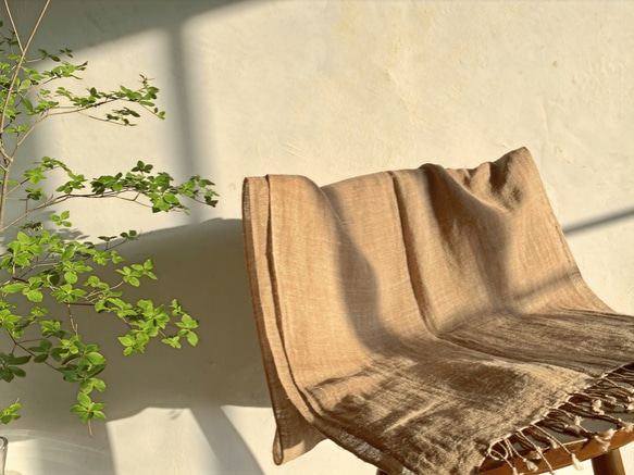 手織り／オーガニックコットン・シルク・リネン／草木染・梅　ストール 5枚目の画像