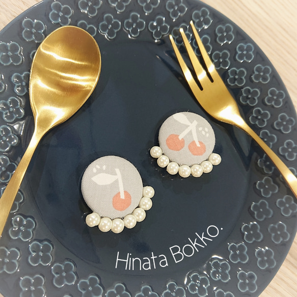 さくらんぼとホワイトパールのイヤリング.*･ﾟ　.ﾟ･*.HINATA BOKKO. 1枚目の画像