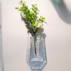 ガラス壁掛け花入れ　ガラス花器　スカイブルー　晴やかブルー　フラワーベース　花瓶 1枚目の画像