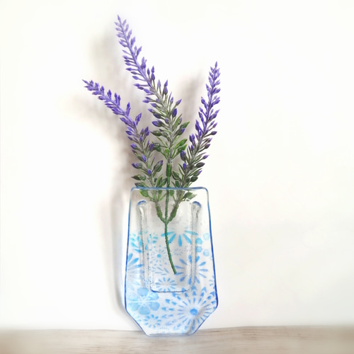 ブルーフラワー模様のガラス製壁掛け花瓶 花入れ 花器 一輪挿し・花瓶