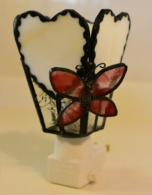 ステンドグラス【LadyBug】ハートと蝶のフットランプ(レッド) 4枚目の画像
