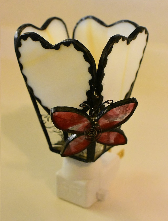 ステンドグラス【LadyBug】ハートと蝶のフットランプ(レッド) 5枚目の画像