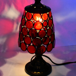 ステンドグラス【LadyBug】赤い丸ガラスのスタンドランプ 2枚目の画像
