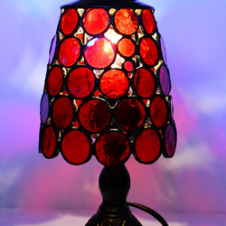 ステンドグラス【LadyBug】赤い丸ガラスのスタンドランプ 3枚目の画像