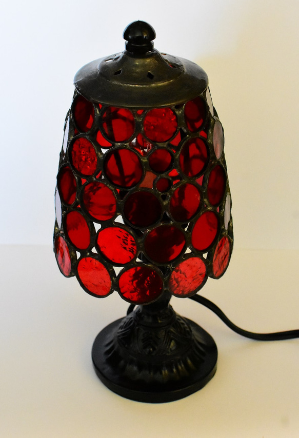 ステンドグラス【LadyBug】赤い丸ガラスのスタンドランプ 4枚目の画像
