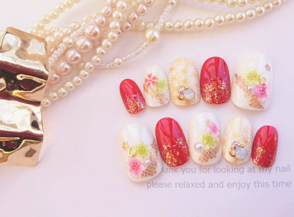 送料無料◆和装や振袖や色打掛に◆赤とピンクの桜とゴールドの和柄のネイルチップ◆75 3枚目の画像