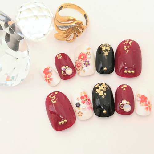 送料無料◇振袖や色打掛に◇赤と黒とゴールドの花の和柄のネイルチップ  