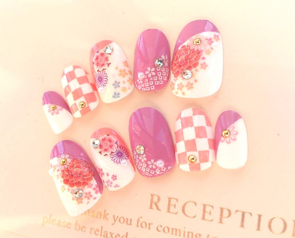 和柄♡かわいい色合い♡ピンクと紫の桜吹雪のネイルチップ◆801 2枚目の画像