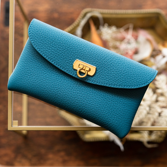 やわらかなレザーフラップ長財布・オコシ金具タイプ トリヨン