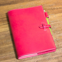 ほぼ日手帳カズン（A5サイズ）革カバー　ピンク　ポケット＆ベルト付き 1枚目の画像