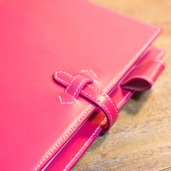 ほぼ日手帳カズン（A5サイズ）革カバー　ピンク　ポケット＆ベルト付き 2枚目の画像