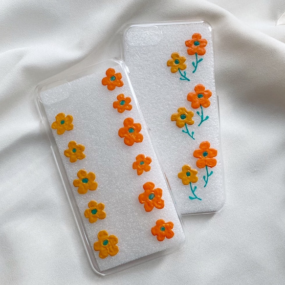 《iPhone全機種対応》レトロポップなお花のiPhoneケース(スマホケース) 花柄 レトロ クリアケース オレンジ 2枚目の画像