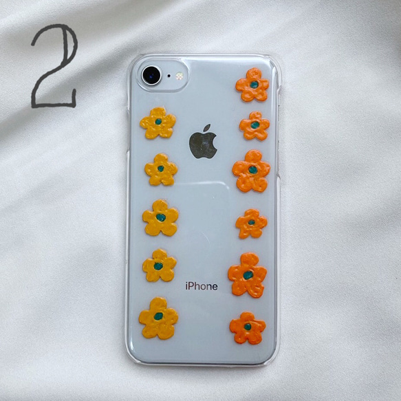 《iPhone全機種対応》レトロポップなお花のiPhoneケース(スマホケース) 花柄 レトロ クリアケース オレンジ 4枚目の画像