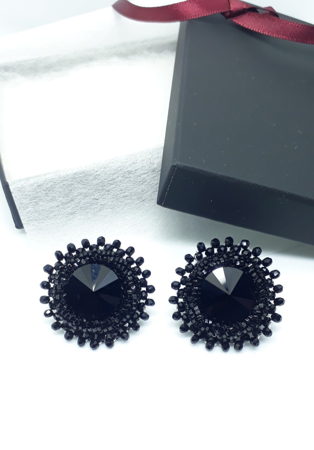 黒いスワとビーズ ピアス アクセサリー / 3.00 cm x 3.00 cm