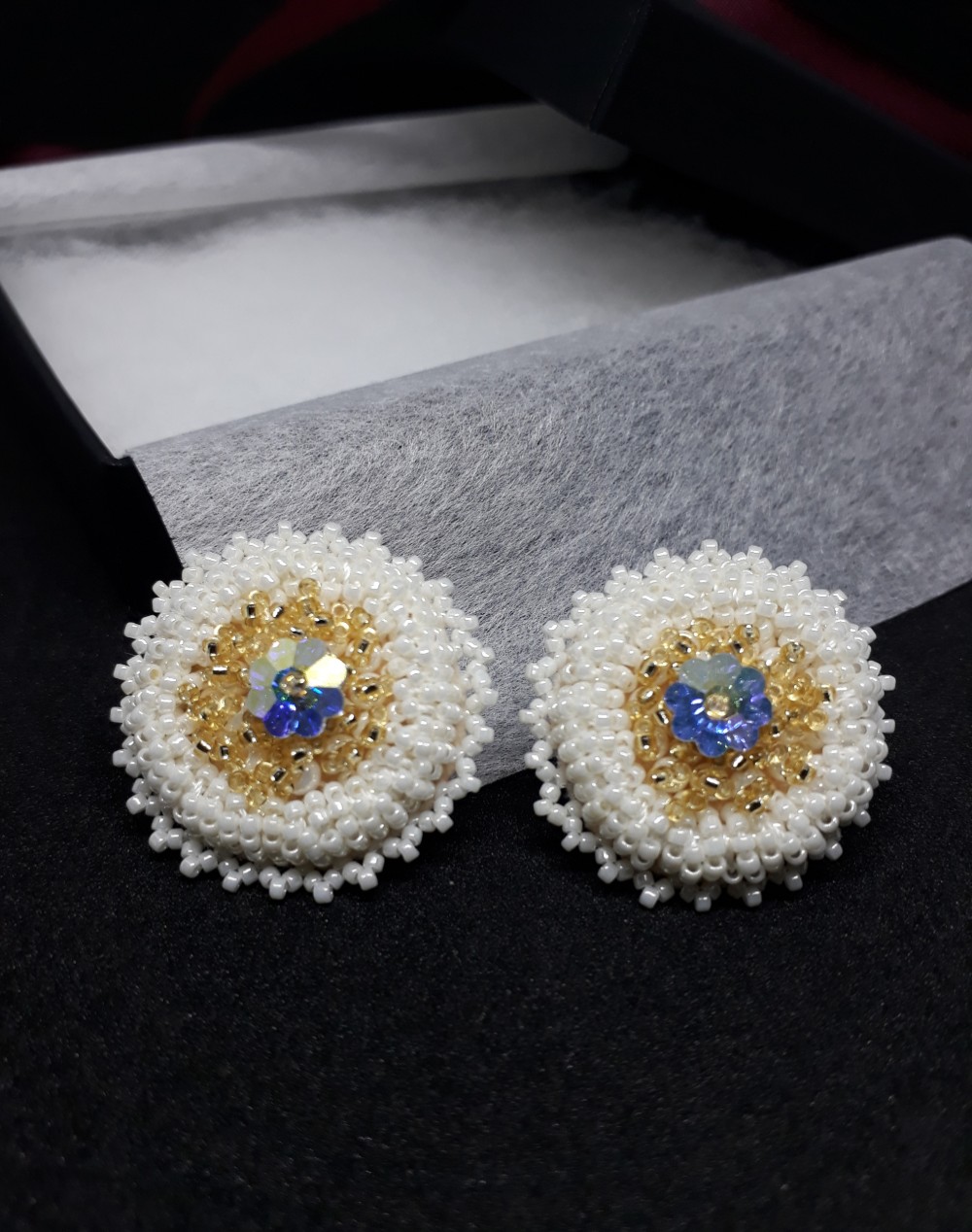 黄色とクリーム色のビーズのイヤリング アクセサリー / 3.00 cm x 3.00 cm