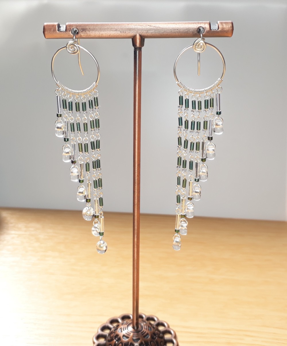 ロング緑のビーズとジュエリーワイヤーのイヤリングアクセサリー / 8.00 cm 4,620円