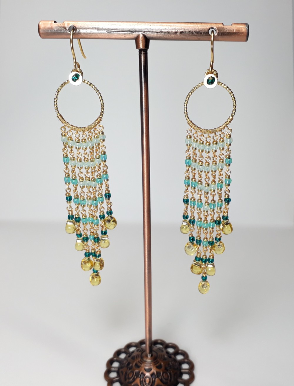 ロングブルービーズとジュエリーワイヤーのイヤリングアクセサリー /9.00 cm