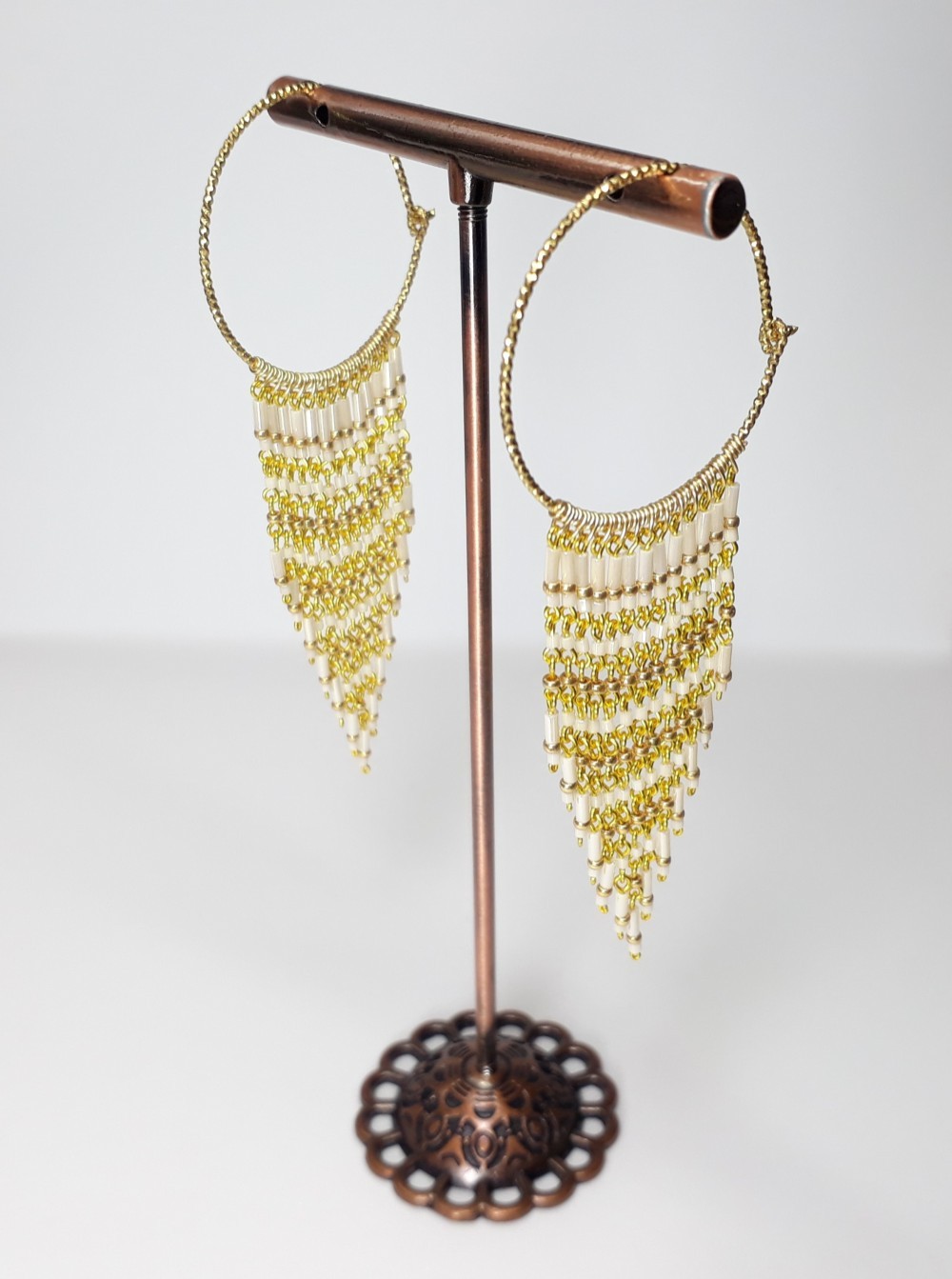 ロングクリームビーズとジュエリーワイヤーのイヤリングアクセサリー /8.50 cm