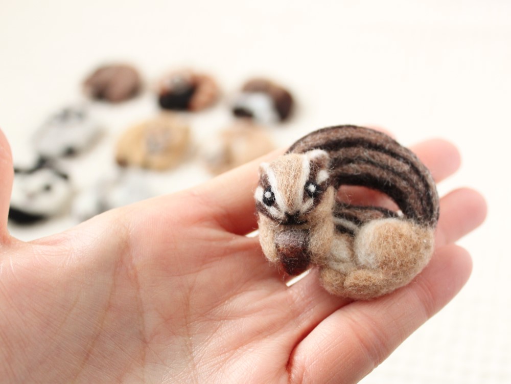 まるまる羊毛ブローチ シマリス【受注制作】羊毛フェルトで作られた  