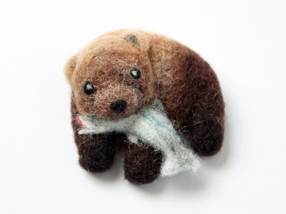 まるまる羊毛ブローチ クマ【受注制作】羊毛フェルトで作られた動物達 2枚目の画像
