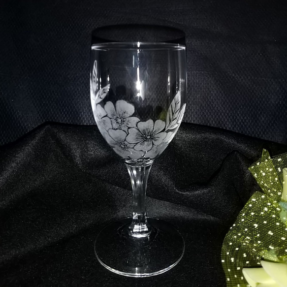 日日草のワイングラスとおつまみ用ガラスボールセット 2枚目の画像