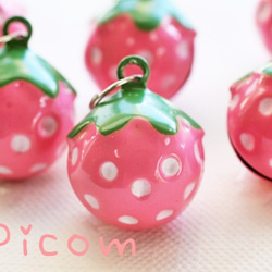 Picom 粉色草莓鈴鐺吊飾 第2張的照片