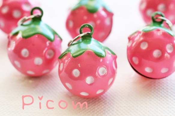Picom 粉色草莓鈴鐺吊飾 第2張的照片