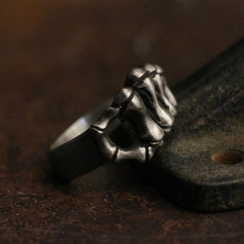 オリジナルの手作りスカルフィストINSレトロパーソナリティヨーロッパ