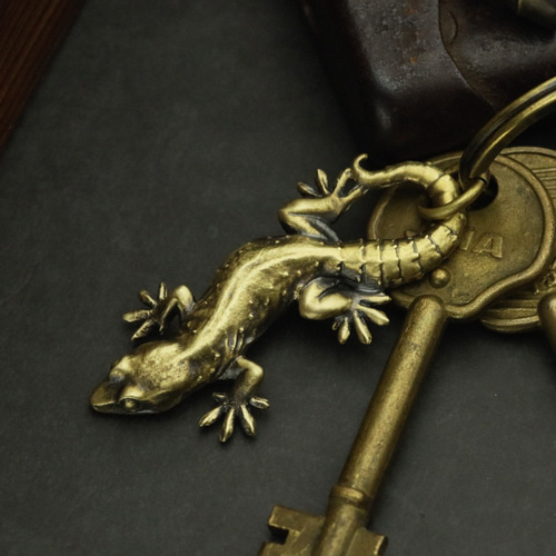 真ちゅう製のソリッドヤモリキーホルダー、トカゲのキーペンダント