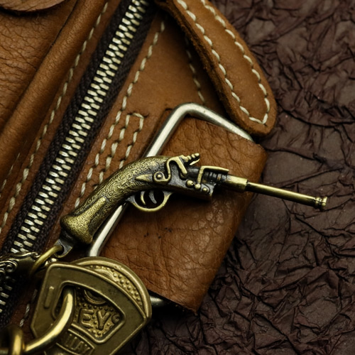 銃のキーホルダー、ライフルジュエリー、銃を持った王室のアートワーク