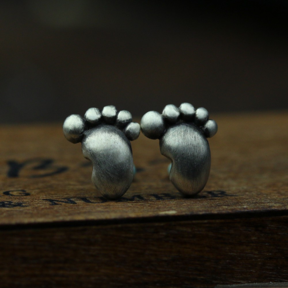 赤ちゃんの足のスターリングシルバーのイヤリング