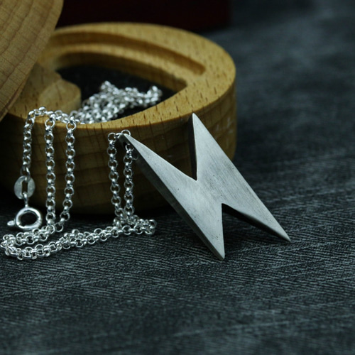 925スターリングシルバーライトニングペンダント、ライトニング