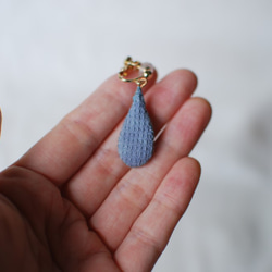 保多織イヤリング　雫型　手縫いチャーム　香川の伝統工芸品「保多織」を使っています＊ 4枚目の画像