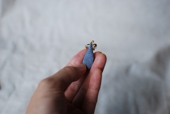 保多織イヤリング　雫型　手縫いチャーム　香川の伝統工芸品「保多織」を使っています＊ 7枚目の画像