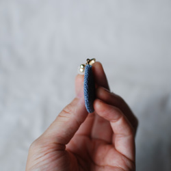 保多織イヤリング　雫型　手縫いチャーム　香川の伝統工芸品「保多織」を使っています＊ 6枚目の画像