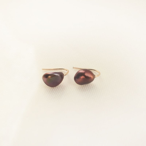 【K14GF】小棕罌粟珍珠鉤形耳環 第3張的照片