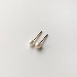 [k14gf/sv925] 流行且罕見的尺寸單顆淡水嬰兒珍珠耳環 [4 毫米] 第2張的照片